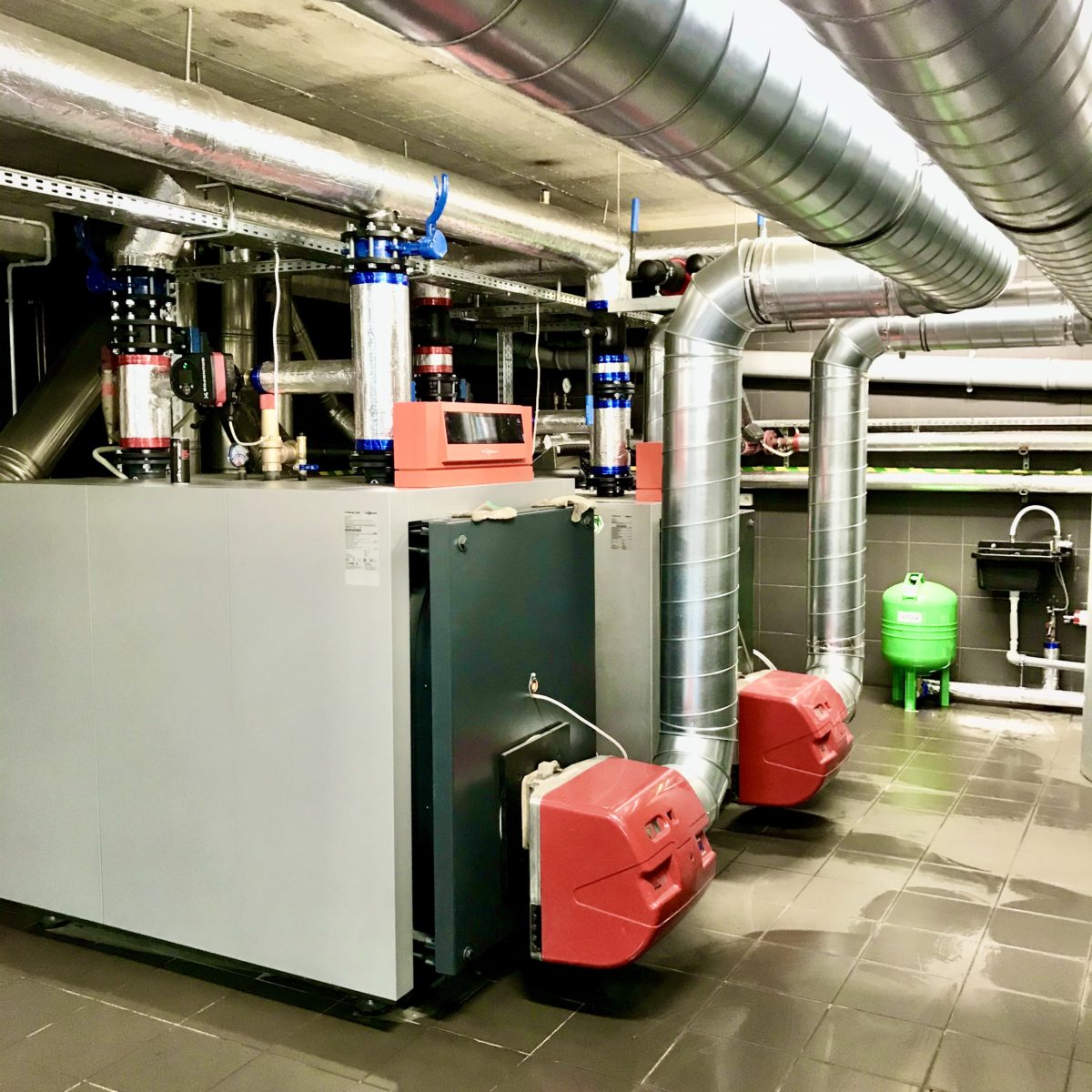 Realizacja – Wykonanie instalacji klimatyzacji oraz modernizacja kotłowni w budynku biurowym ETOS.