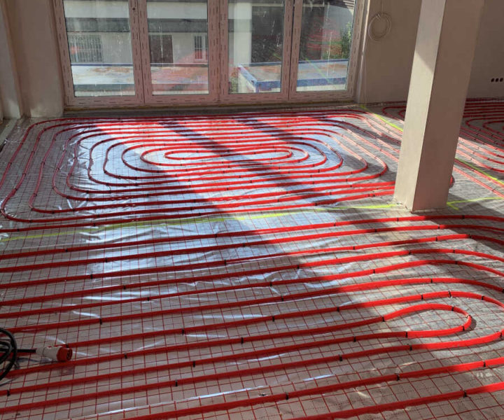 Montaż systemu ogrzewania podłogowego i wentylacji